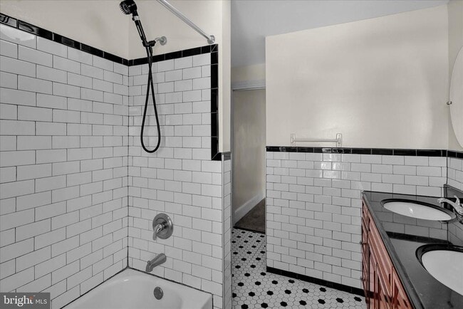 Building Photo - 715 Mount Laurel Rd