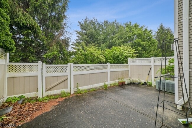 Building Photo - 46 Mayflower Dr