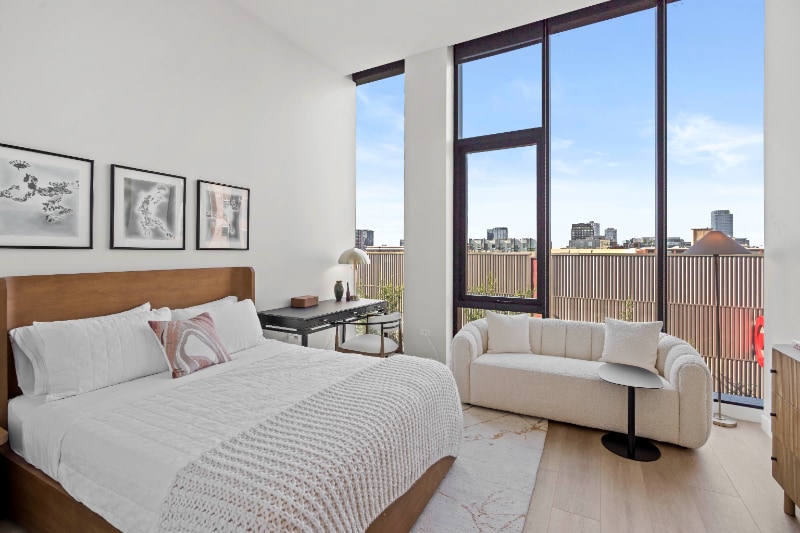 Building Photo - 1059 W Van Buren St