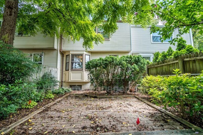 Building Photo - 355 GUNDRY Dr
