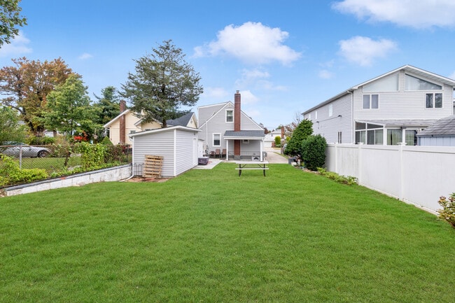 Building Photo - 98 Ethel St