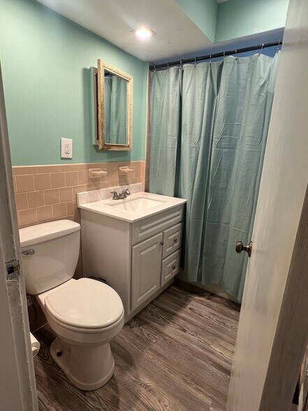 Building Photo - 53 Farragut Rd