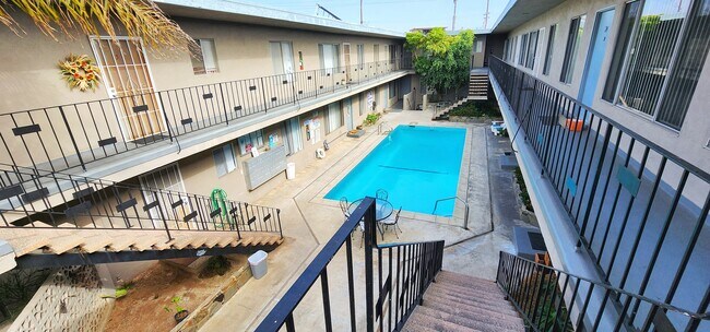 Building Photo - 906 Torrance Blvd