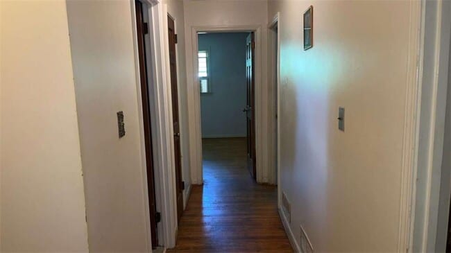 Building Photo - 416 Barbashela Dr