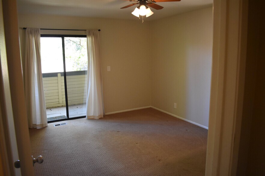 Building Photo - 3290 Rockview Pl