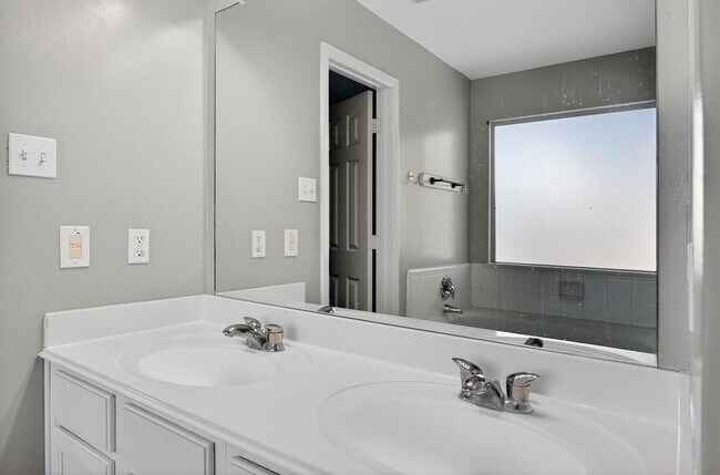 Building Photo - 6706 Portlick Dr