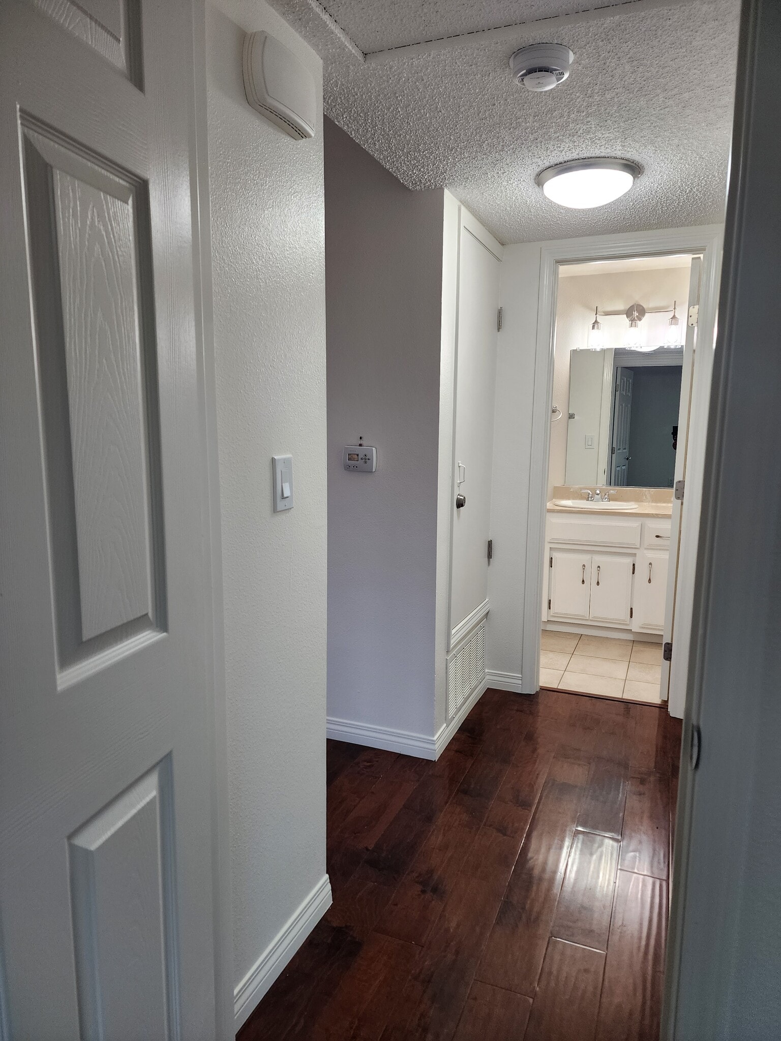 Hallway - 431 S Simpson Ave