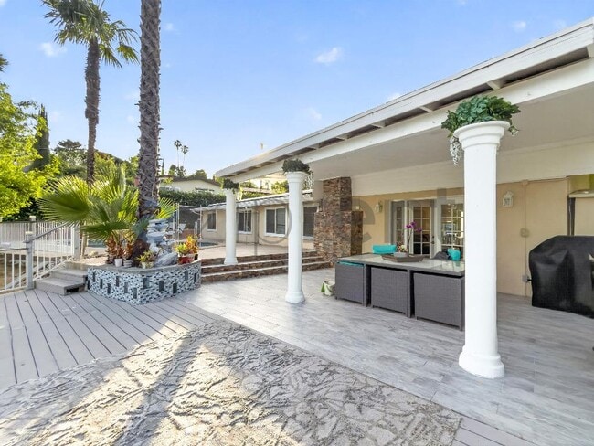 Building Photo - 20520 Rhoda St