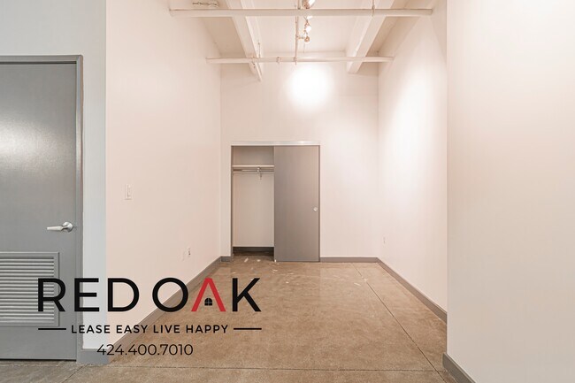 Building Photo - 430 S Broadway