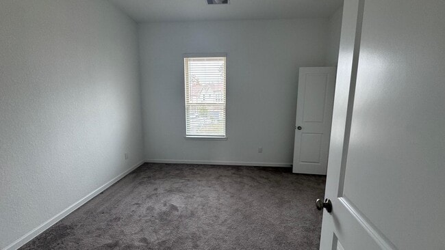 Building Photo - 975 Lars Trek Trail