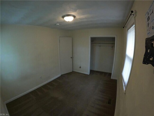 Building Photo - 4000 Elkhorn Ave