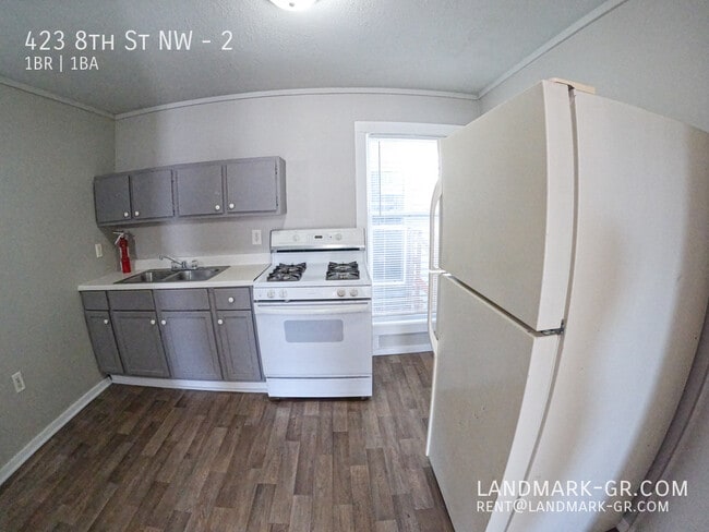 Building Photo - 423 8th St NW