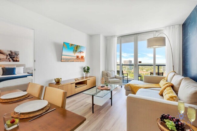 Building Photo - 2602 E Hallandale Beach Blvd