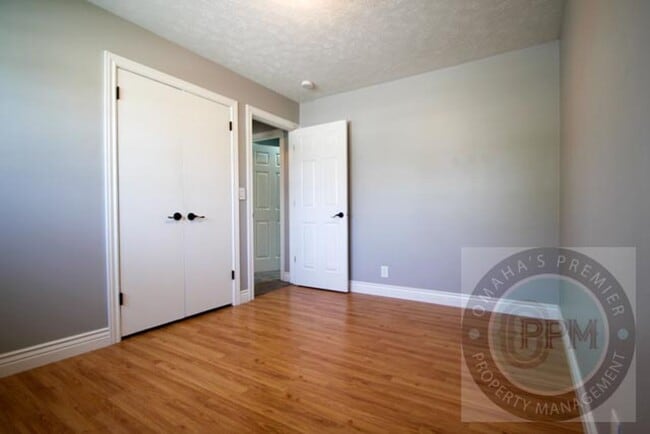 Building Photo - Discover this 3- Bd, 2.5-Ba Omaha, NE,