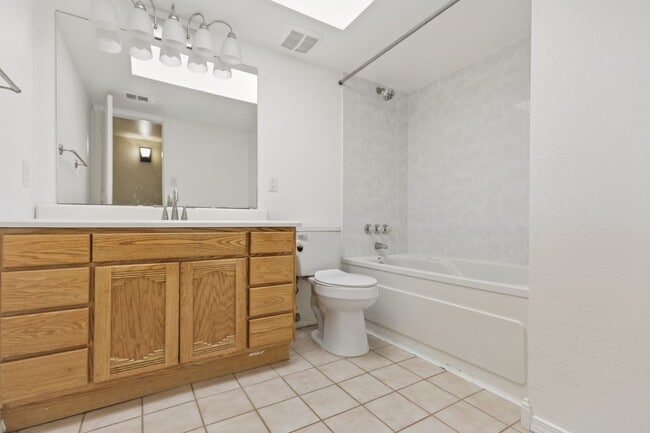 Building Photo - Three Bedroom Home with Bonus Room