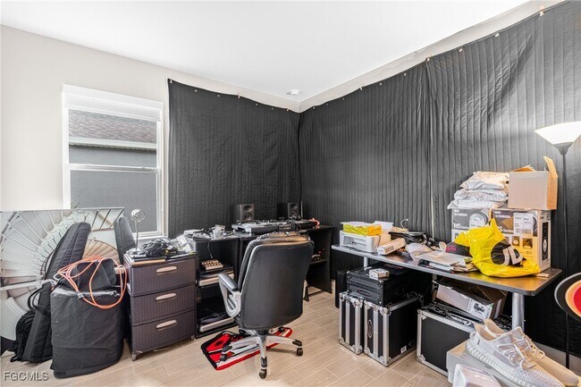 Building Photo - 607 Parkshore Lk Ave