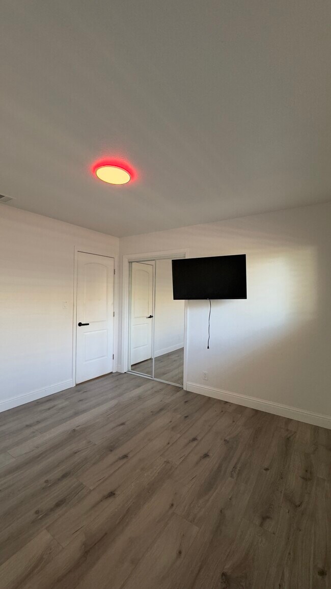 Building Photo - 6552 N Augusta St