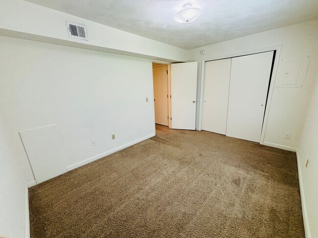 Building Photo - 507 Sunridge Dr