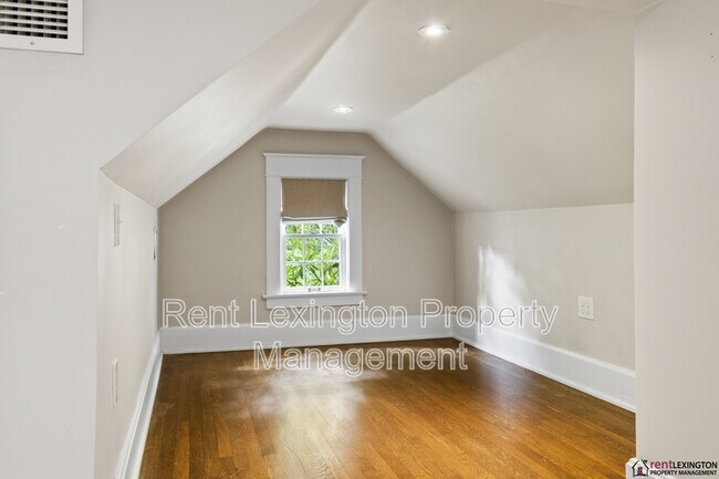 Building Photo - 1041 Fontaine Rd
