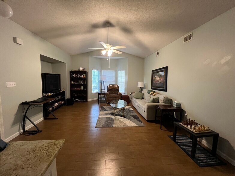 Main Living area - 1501 Partin Dr N