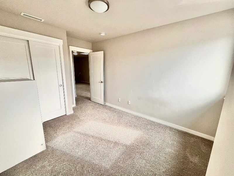 Building Photo - 4015 SE Century Blvd