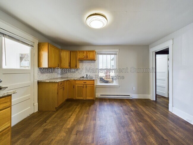 Building Photo - 2408 Poplar St