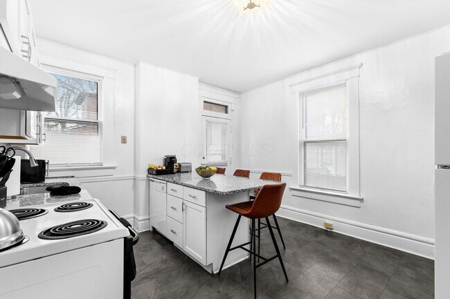 Building Photo - 726 Kerr St