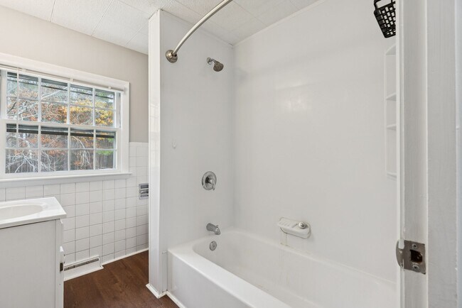 Building Photo - 1087 Littlefield Rd