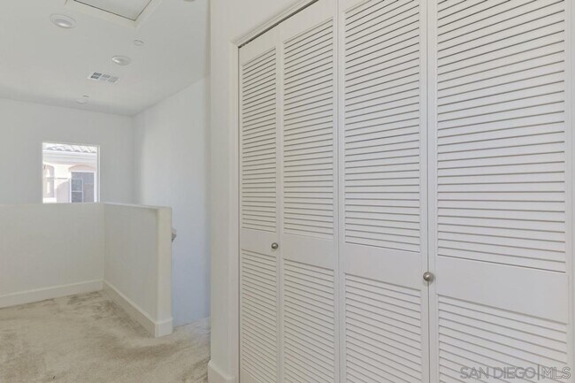 Building Photo - Chula Vista - Adorable 3 Bedroom 3 Bath To...