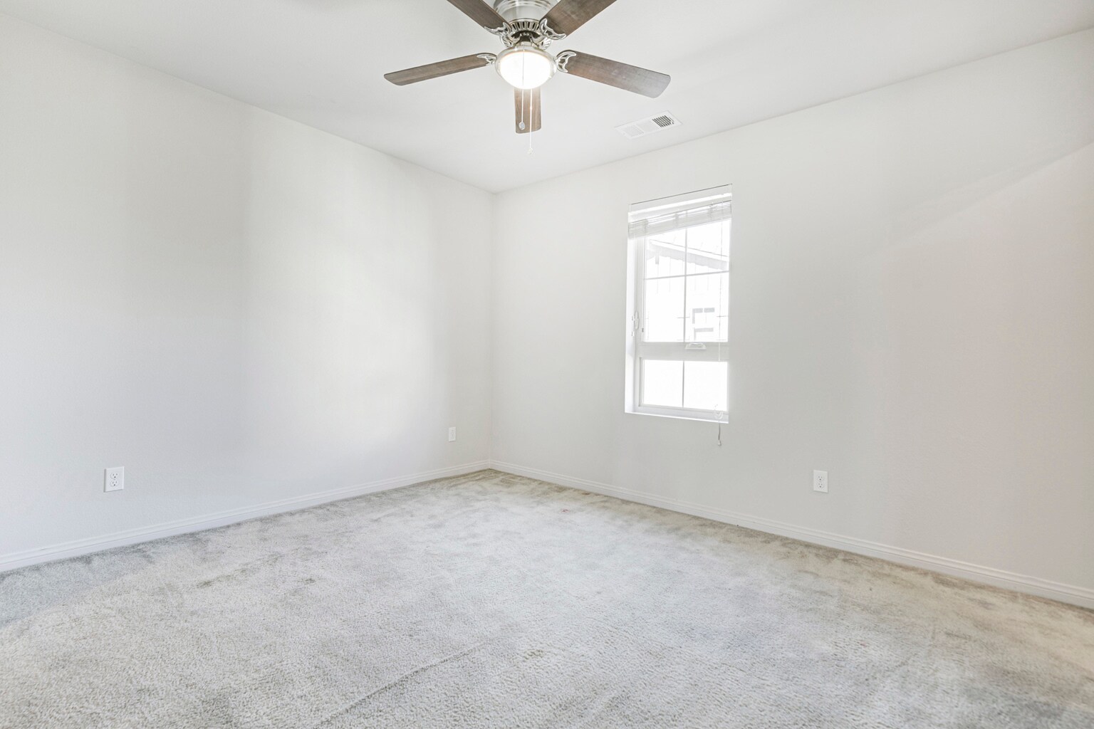 Building Photo - 14121 W Oak Ln