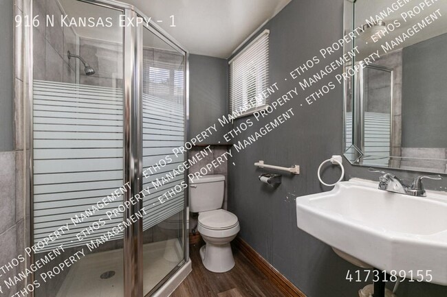 Building Photo - 916 N Kansas Expy