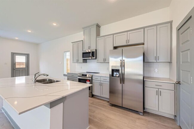 Building Photo - 33146 Willow Hts Ln