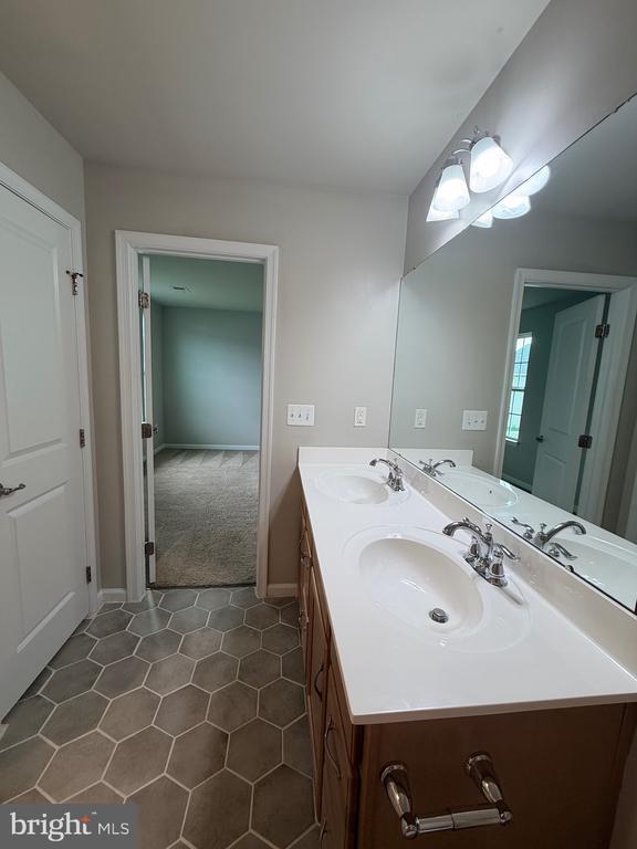 Building Photo - 9411 Wood Creek Cir