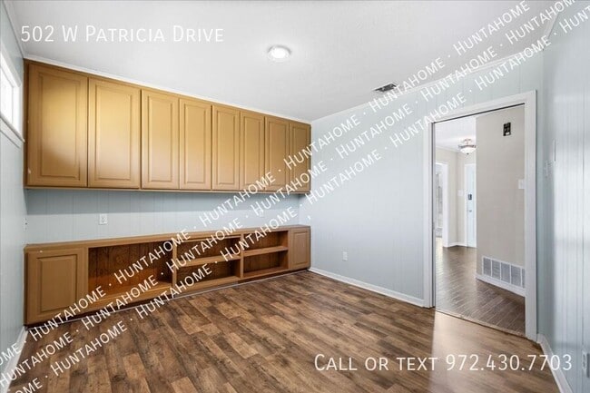 Building Photo - 502 W Patricia Dr