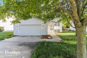 Building Photo - 110 E Fox St