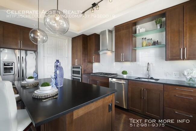 Primary Photo - Taylor Uptown