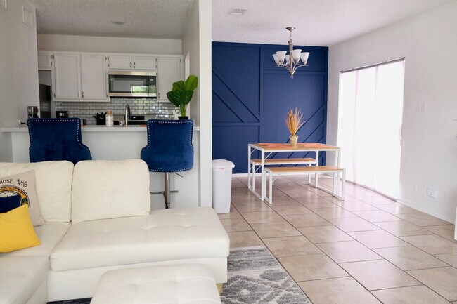 Building Photo - 1741 Horseshoe Cir