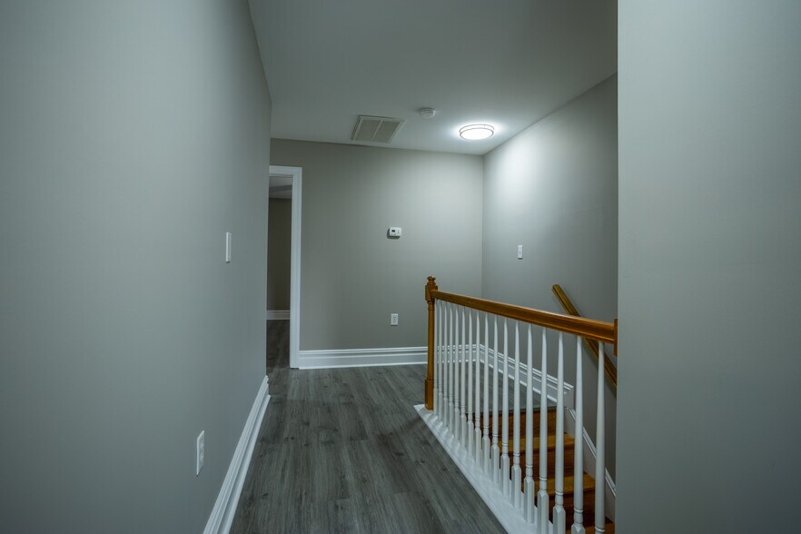 Building Photo - 1306 W Clay St
