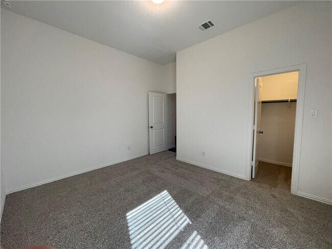 Building Photo - 205 Baralo St