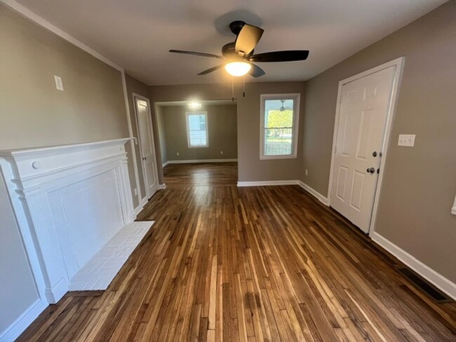 Building Photo - Newly renovated 2 bedroom 1 bath house!