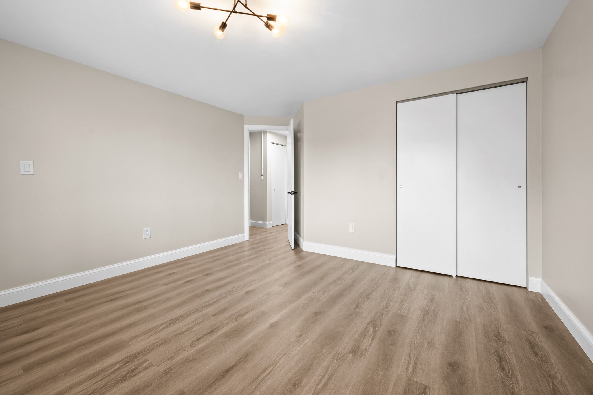 Building Photo - 10 Henderson Dr