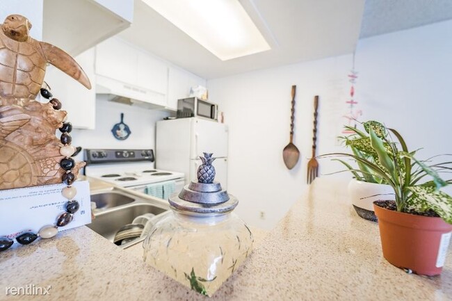 Building Photo - Studio, 1 bath Apartment - 240 Iron Dr