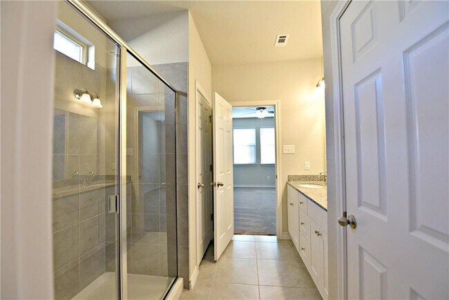 Building Photo - 544 John Muir Trl