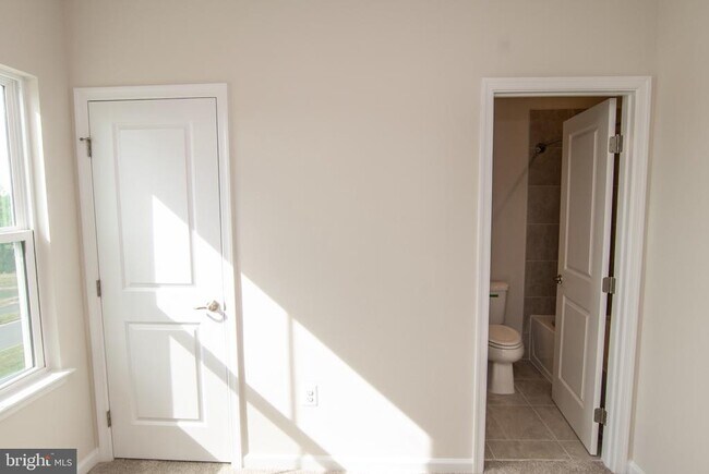 Building Photo - 9376 Tanfield Dr