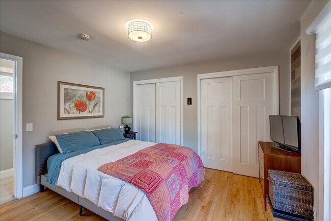 Building Photo - 5601 Russett Rd