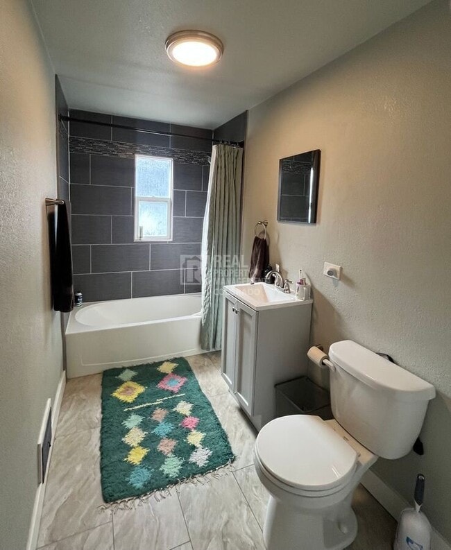 Building Photo - 108 Walnut St