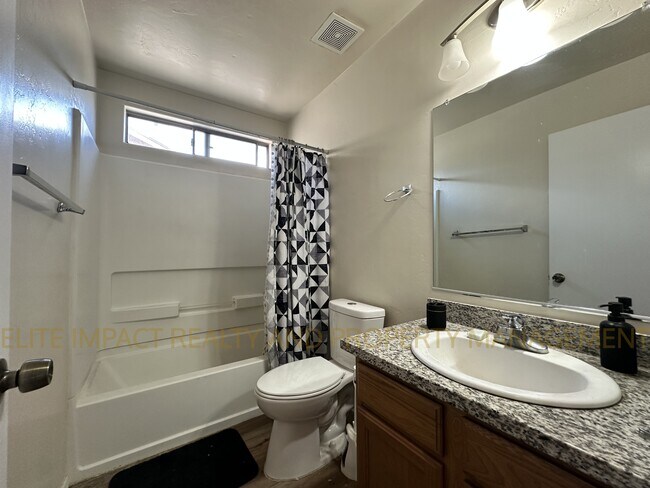 Building Photo - 3780 E Felix Blvd