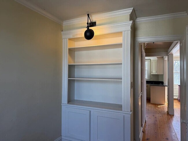 Building Photo - 9 Charles St