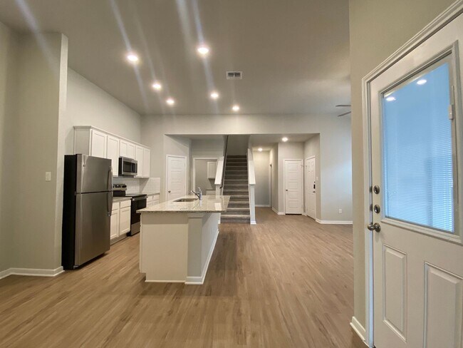 Building Photo - Want luxury living in Medina County...Look no further...Amanda Park is it!