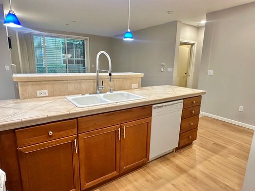 Building Photo - Beautiful 1 bed condo in the heart of Bell...